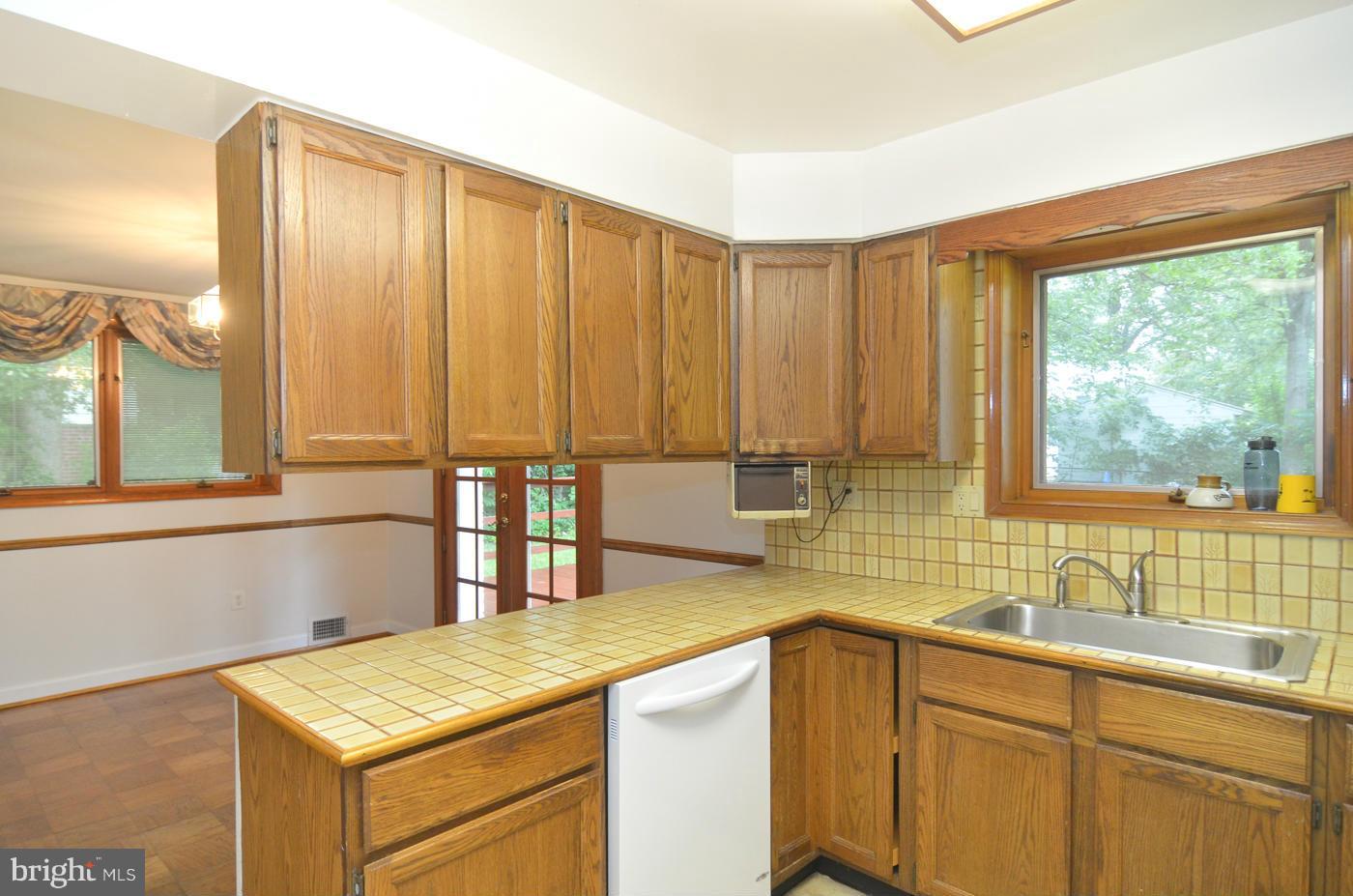 7406 Dunston Street Springfield, VA 22151 - Photo 13 of 30 Kitchen