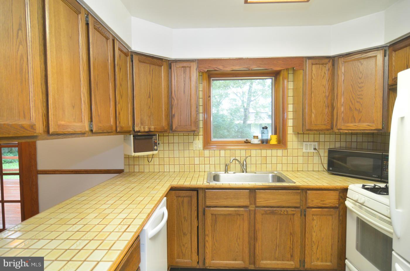 7406 Dunston Street Springfield, VA 22151 - Photo 14 of 30 Kitchen