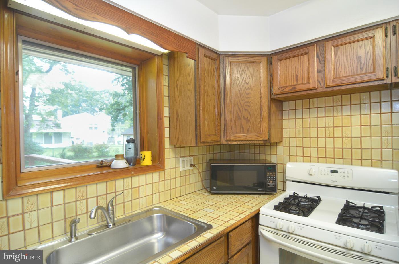 7406 Dunston Street Springfield, VA 22151 - Photo 15 of 30 Kitchen