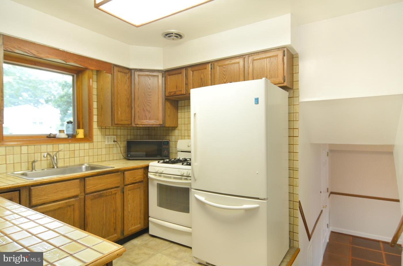 7406 Dunston Street Springfield, VA 22151 - Photo 16 of 30 Kitchen