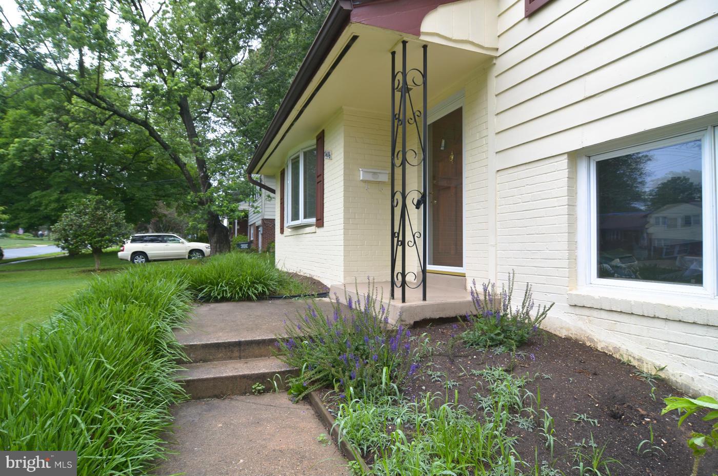 7406 Dunston Street Springfield, VA 22151 - Photo 3 of 30 Exterior (Front)