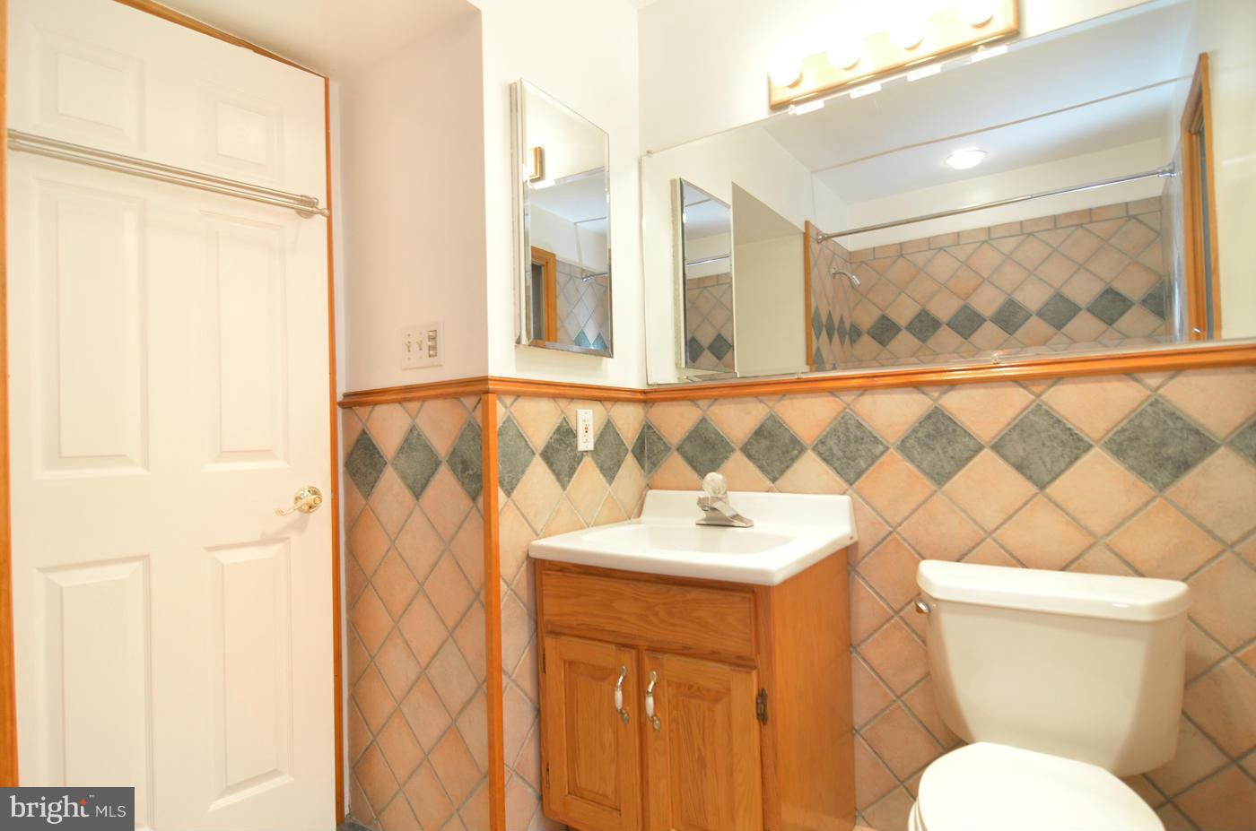 7406 Dunston Street Springfield, VA 22151 - Photo 21 of 30 Bath