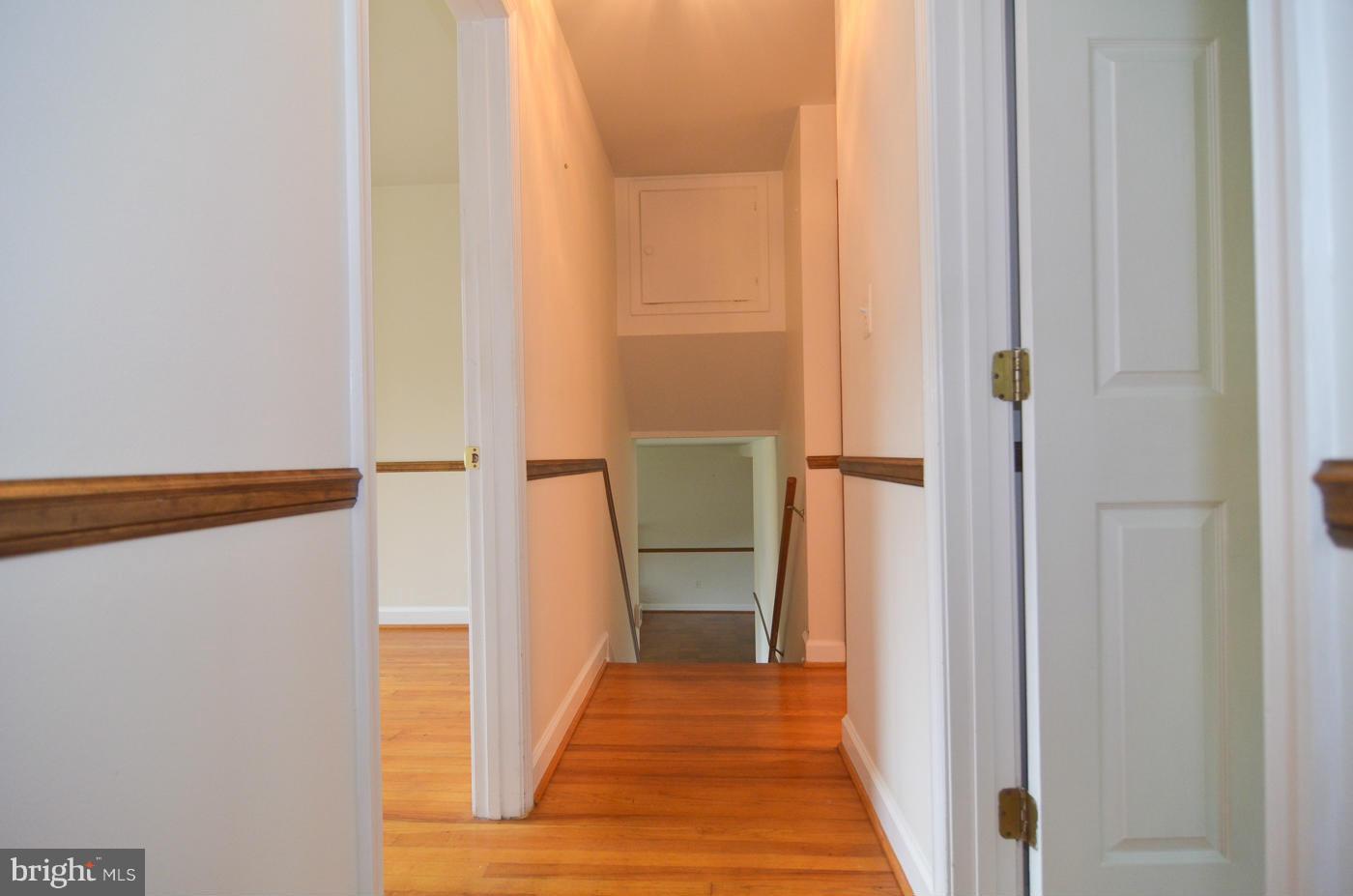 7406 Dunston Street Springfield, VA 22151 - Photo 23 of 30 Upper Hallway