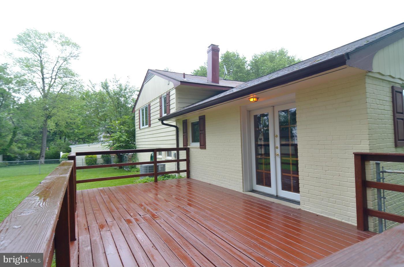 7406 Dunston Street Springfield, VA 22151 - Photo 27 of 30 Deck