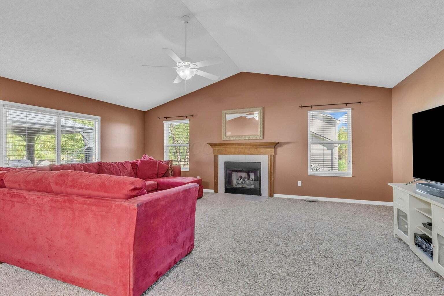 2265 Reeves Avenue Lewis Center, OH 43035 - Photo 9 of 25 Family room