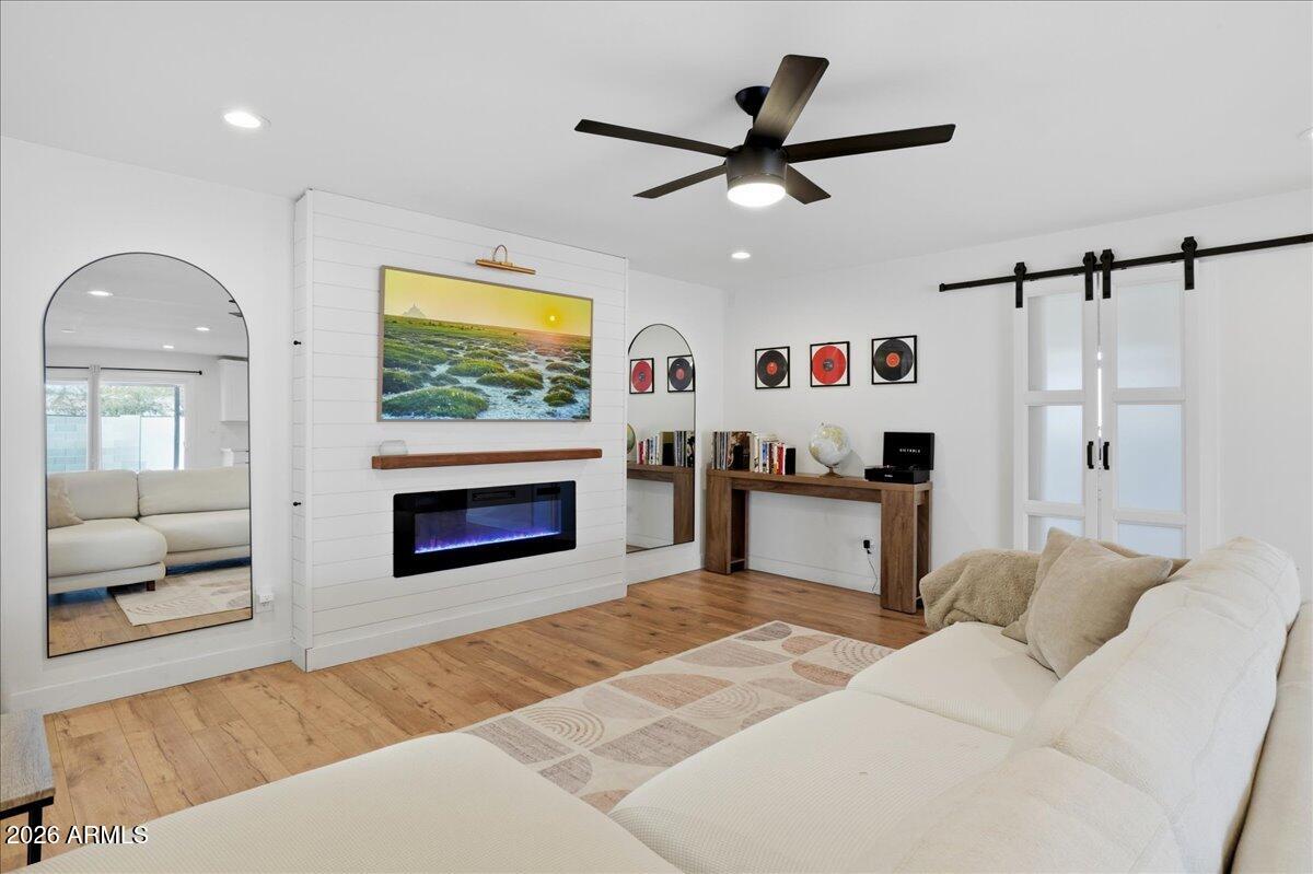 4705 South Country Club Way Tempe, AZ 85282 - Photo 19 of 52 19-Living Room