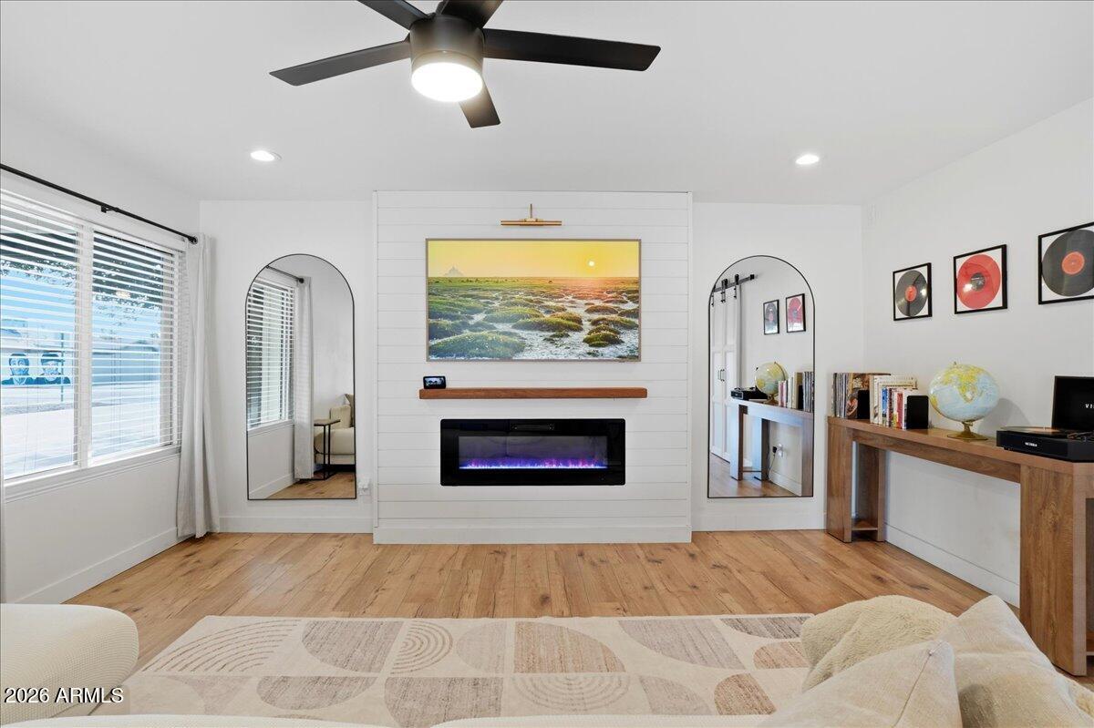 4705 South Country Club Way Tempe, AZ 85282 - Photo 20 of 52 20-Living Room