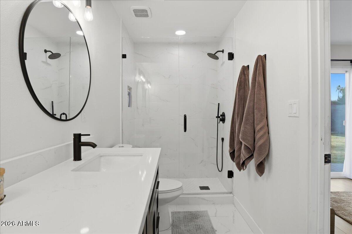 4705 South Country Club Way Tempe, AZ 85282 - Photo 26 of 52 26-Primary Bathroom