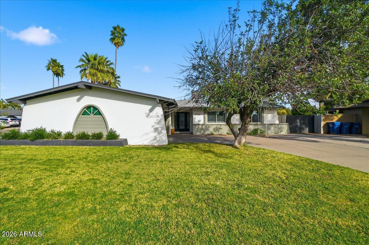 4705 South Country Club Way Tempe, AZ 85282 - Photo 4 of 52 04-Front of Home