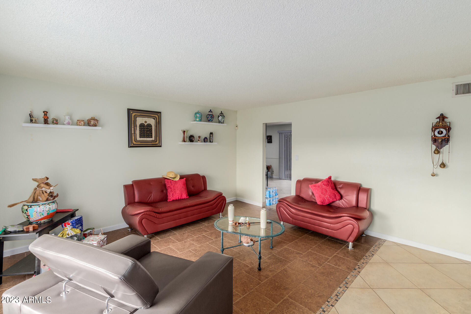 2522 West Charter Oak Road Phoenix, AZ 85029 - Photo 4 of 26 06-Charter Oak