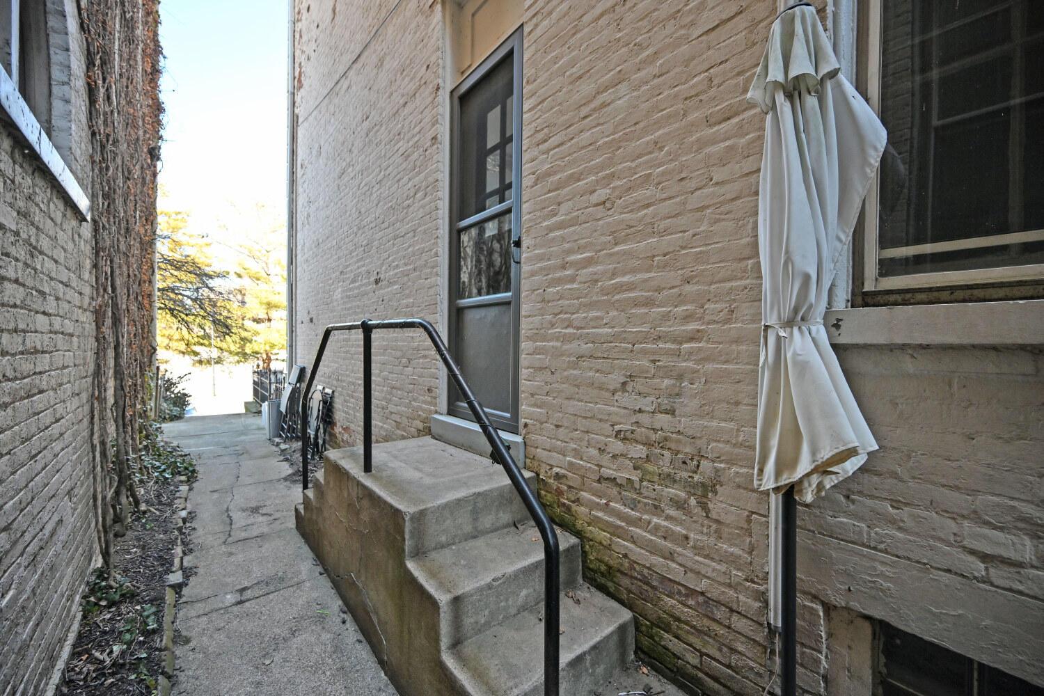 229 Riverside Drive, Unit 1F Covington, KY 41011 - Photo 29 of 40 229RiversideDr1F_37
