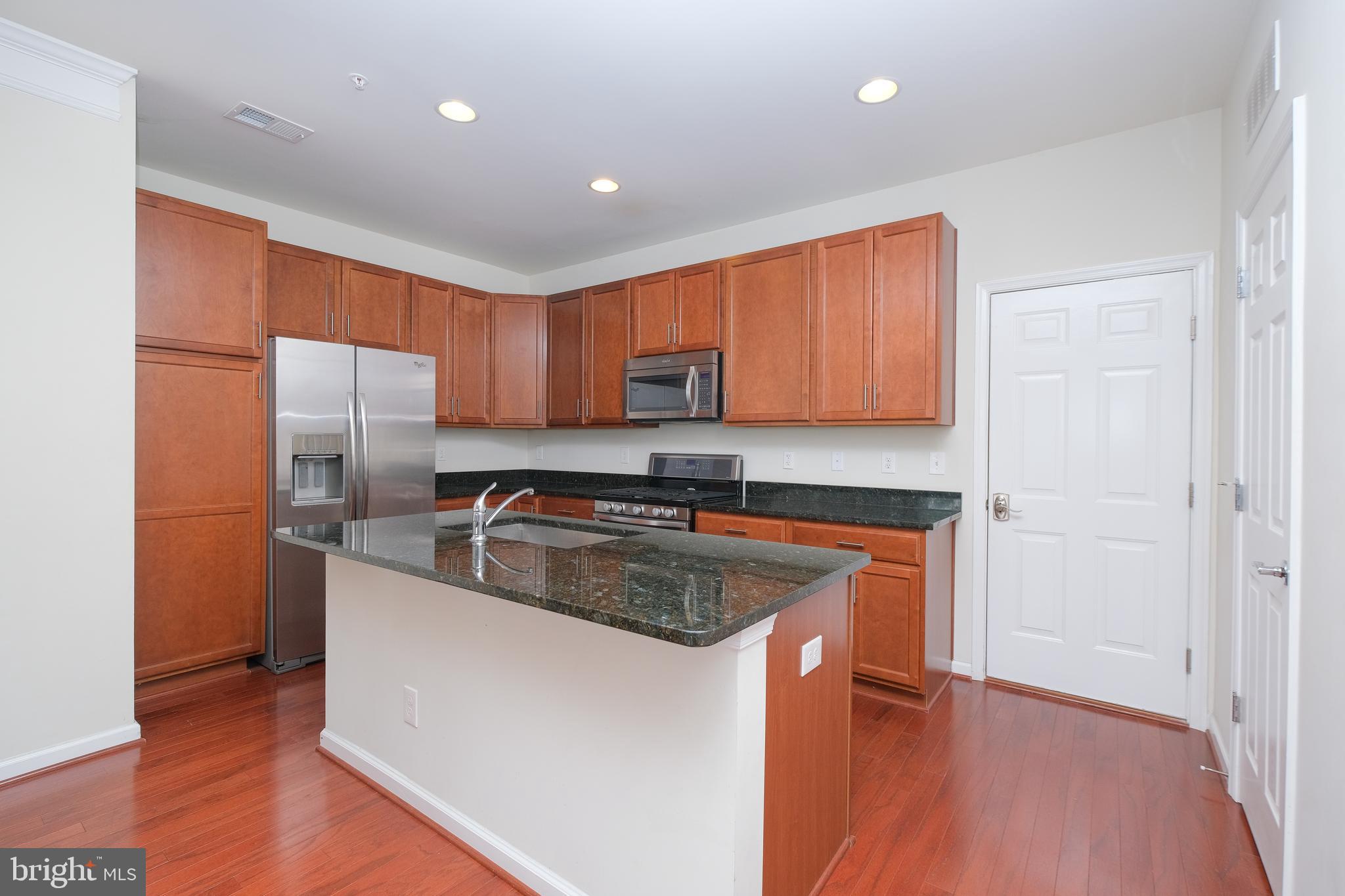 3038 Rittenhouse Circle, Unit 43 Fairfax, VA 22031 - Photo 7 of 23 Kicthen