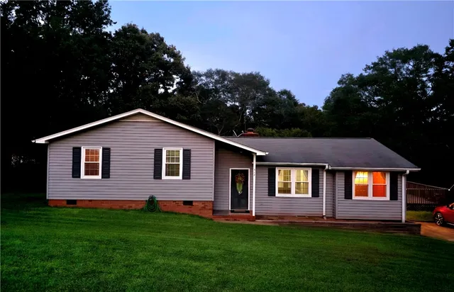 $262,000 | 318 Country Glen Lane, Pelzer, SC 29669