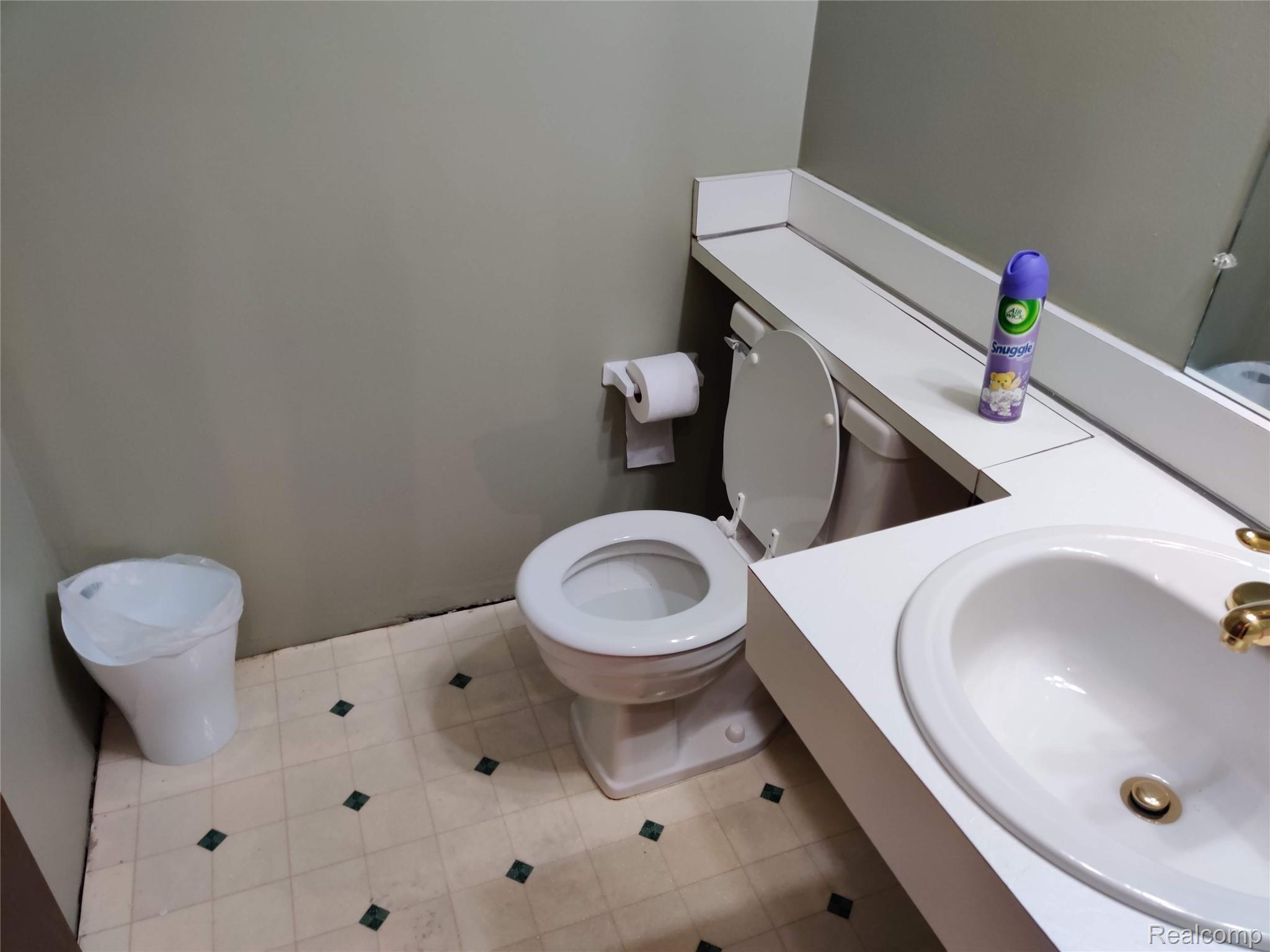 24726 Chalk Farm Road West Warren, MI 48091 - Photo 8 of 49 Gallery Image 8