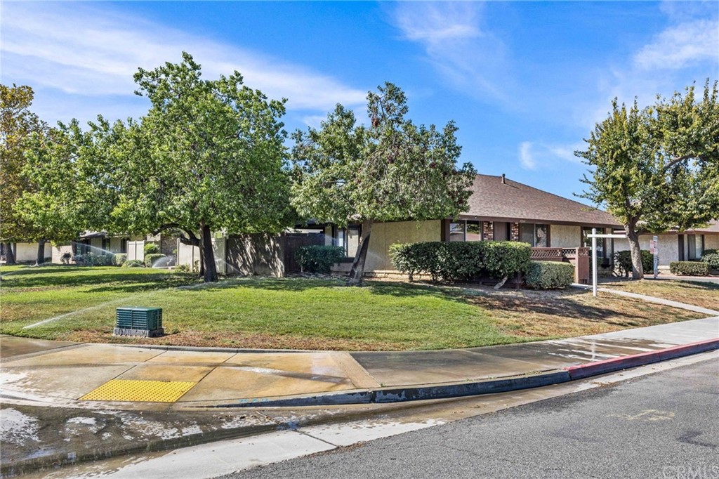 9260 Delano Drive Riverside, CA 92503 - Photo 3 of 26