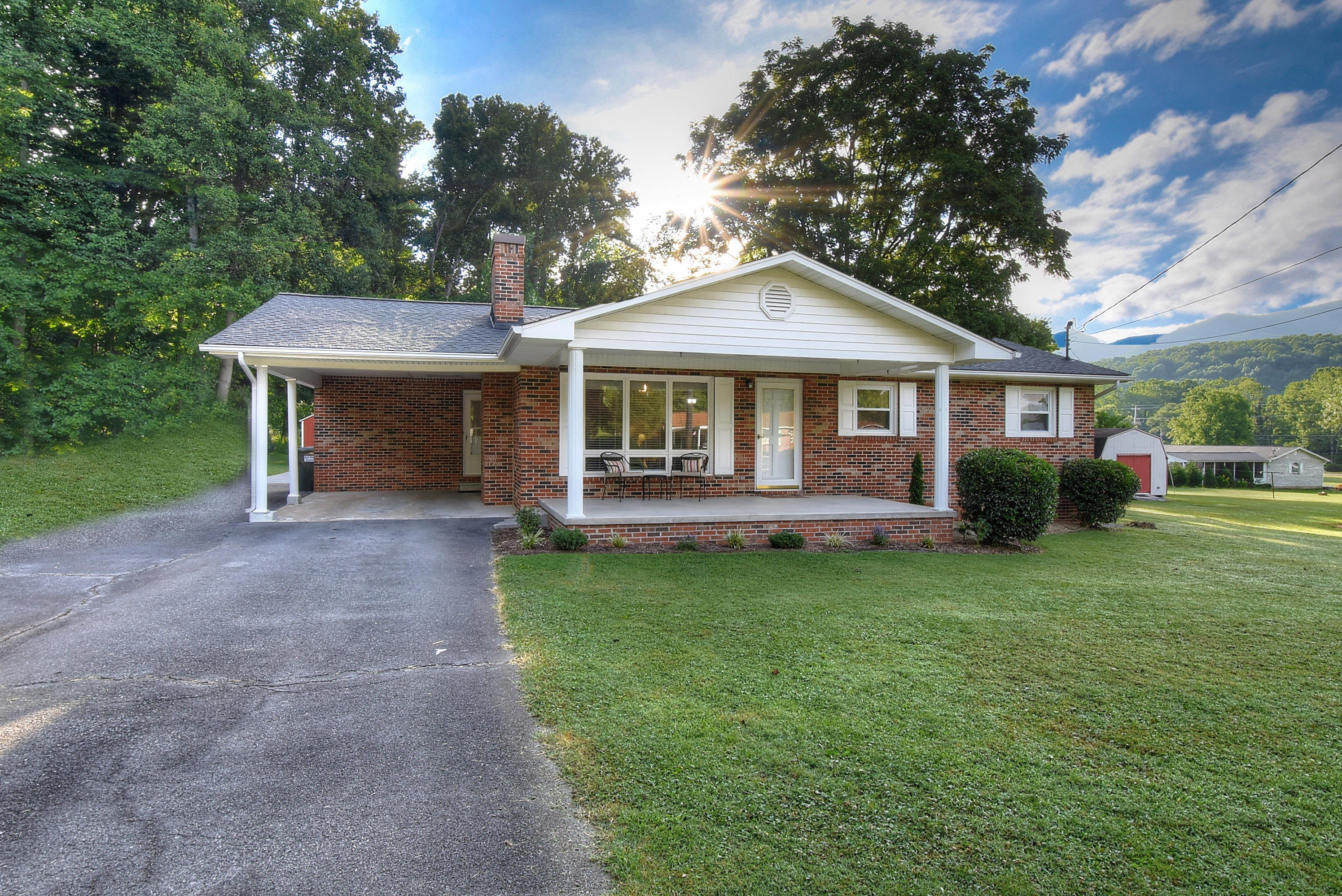 113 Gay Fletcher Road Elizabethton, TN 37643 - Photo 1 of 40 2