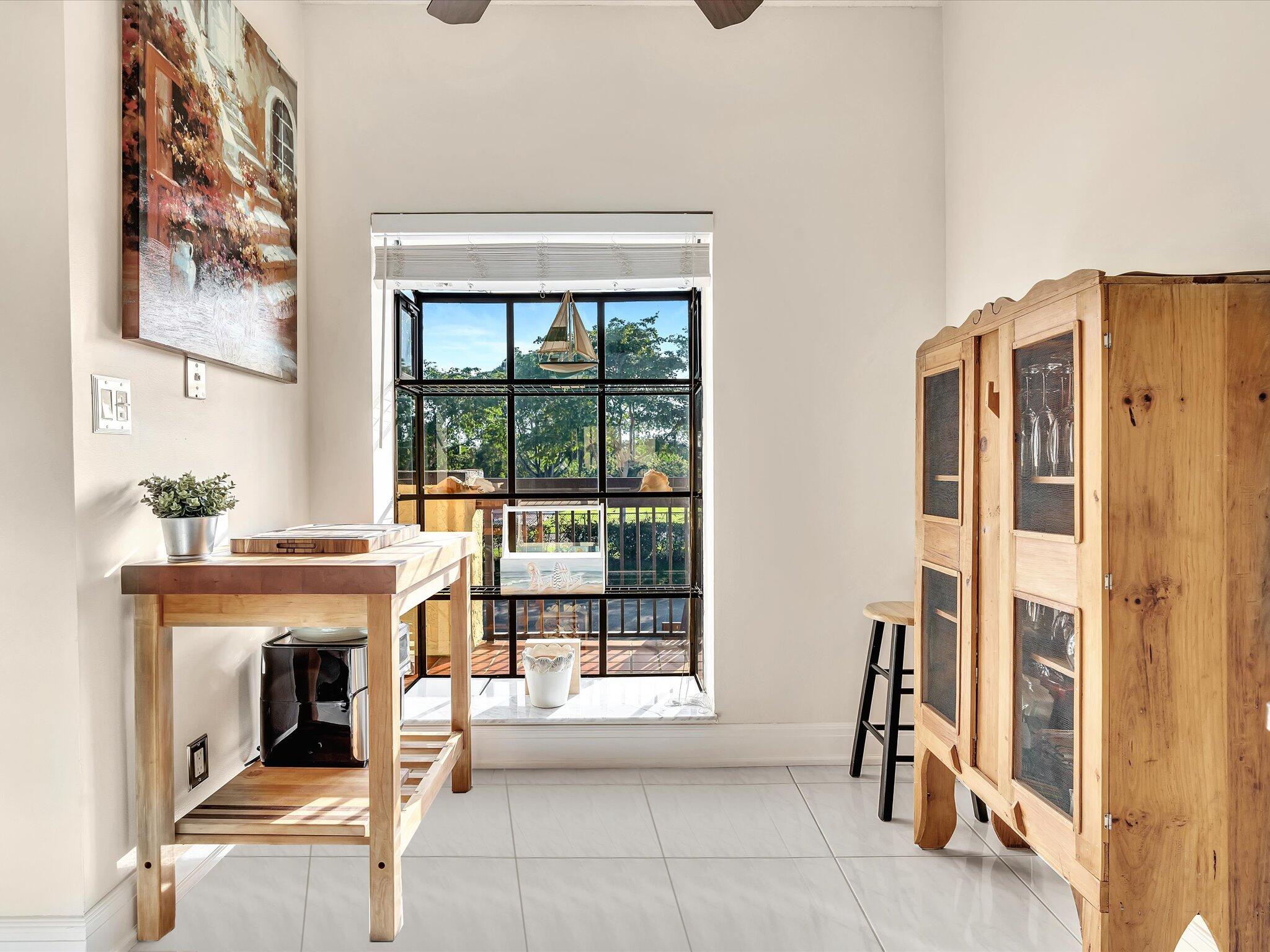 1905 Southwest 15th St Unit 10  