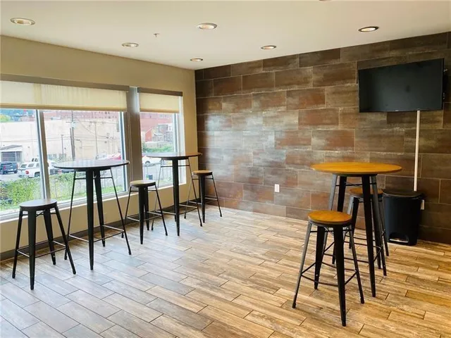 $1,325 | 1655 Fifth Avenue, Unit 309, Pittsburgh, PA 15219