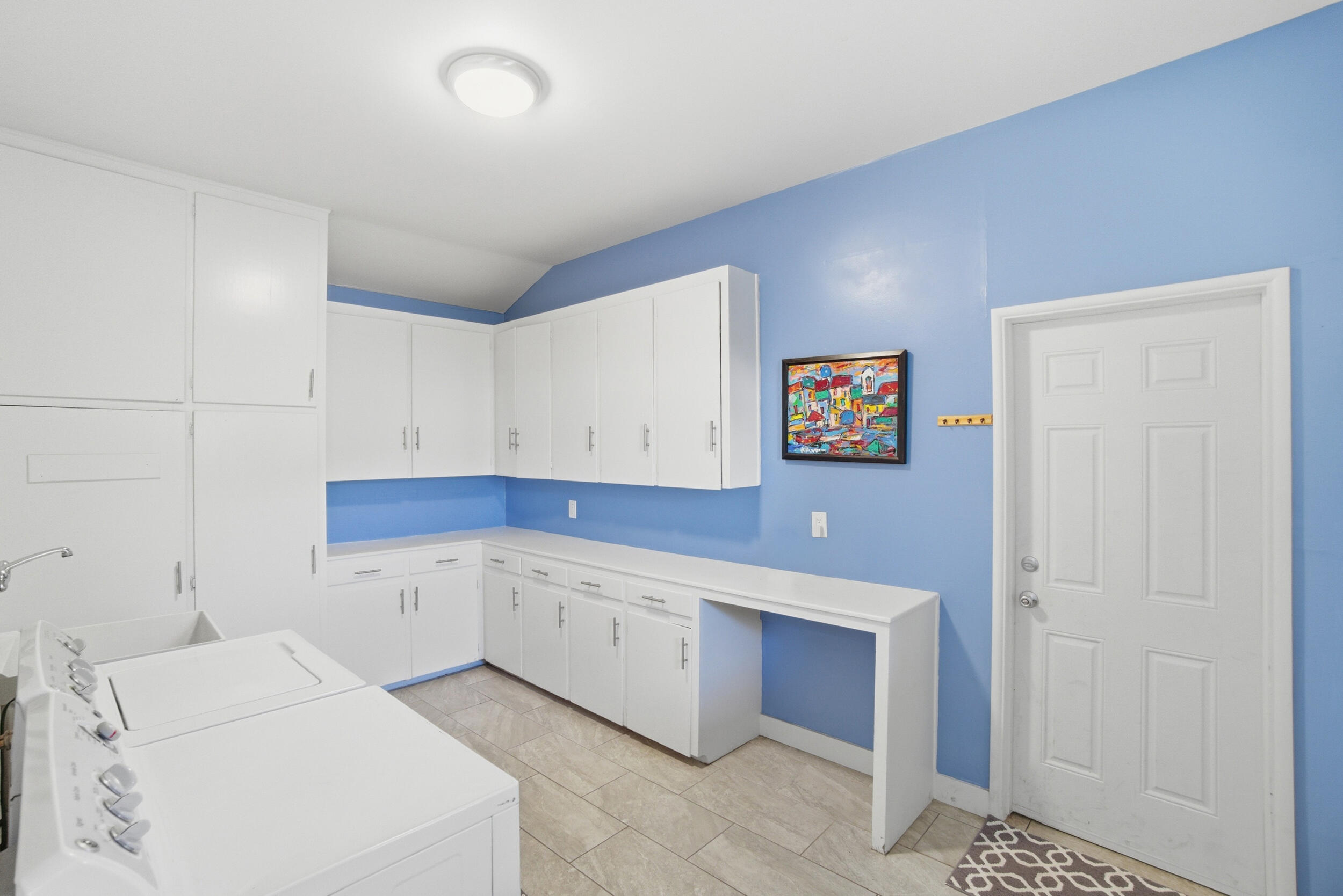 700 North M Street Oxnard, CA 93030 - Photo 30 of 35 22_laundry
