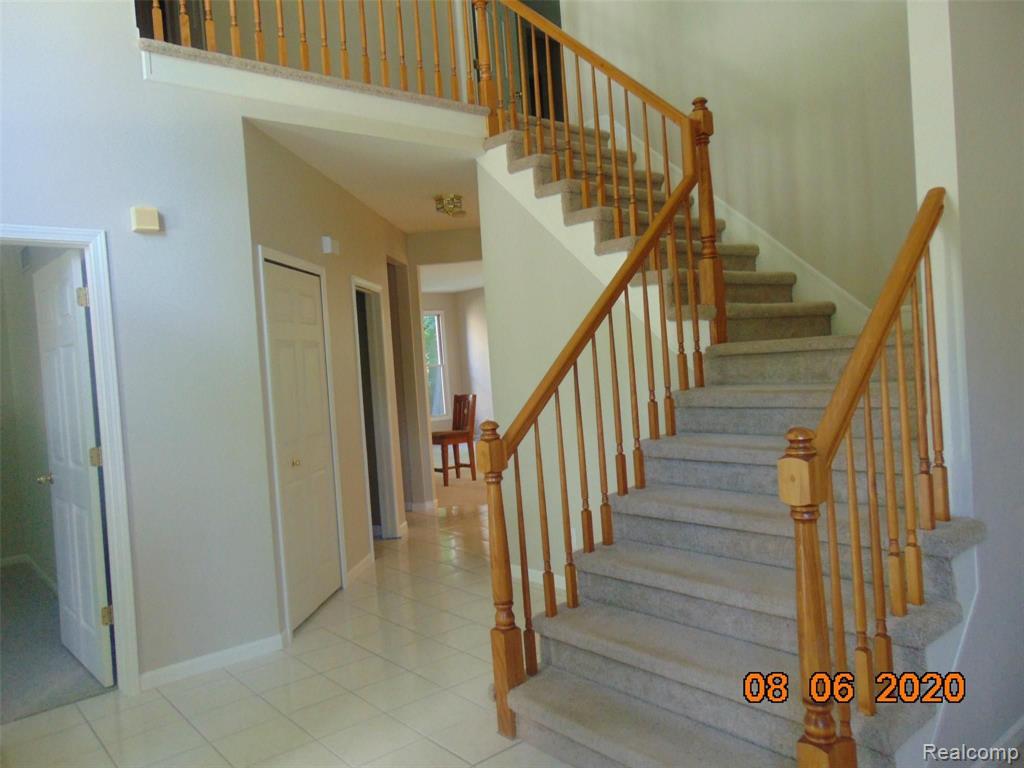 709 Lake Ridge Road Rochester Hills, MI 48307 - Photo 4 of 20