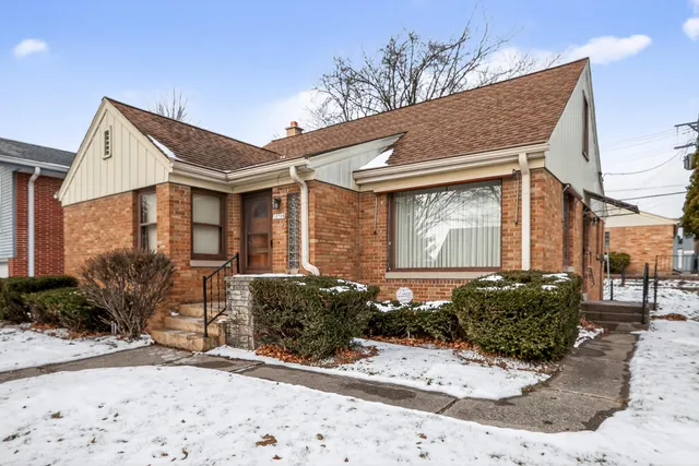 $334,900 | 10708 West York Place, Wauwatosa, WI 53222