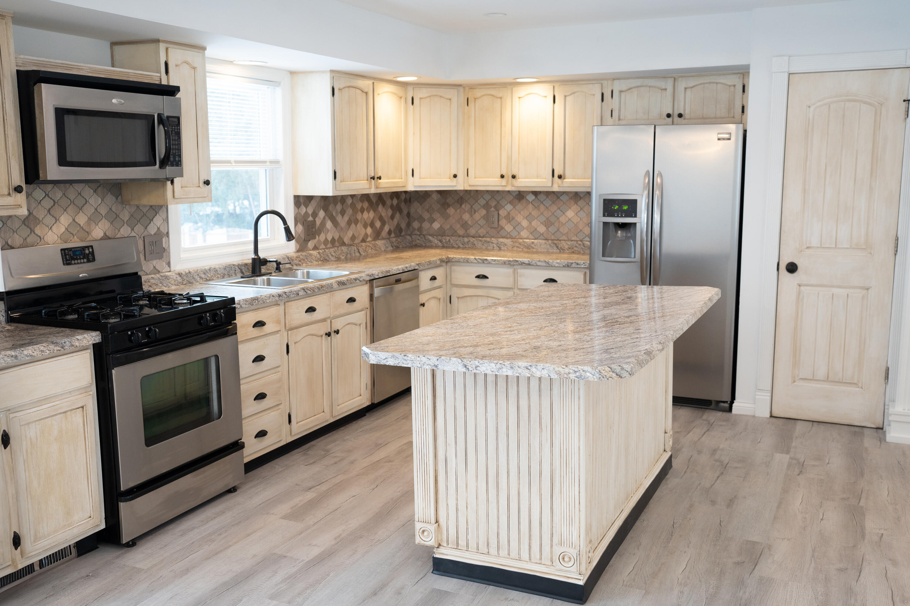 919 Seneca Drive Crown Point, IN 46307 - Photo 2 of 21 3000x1999