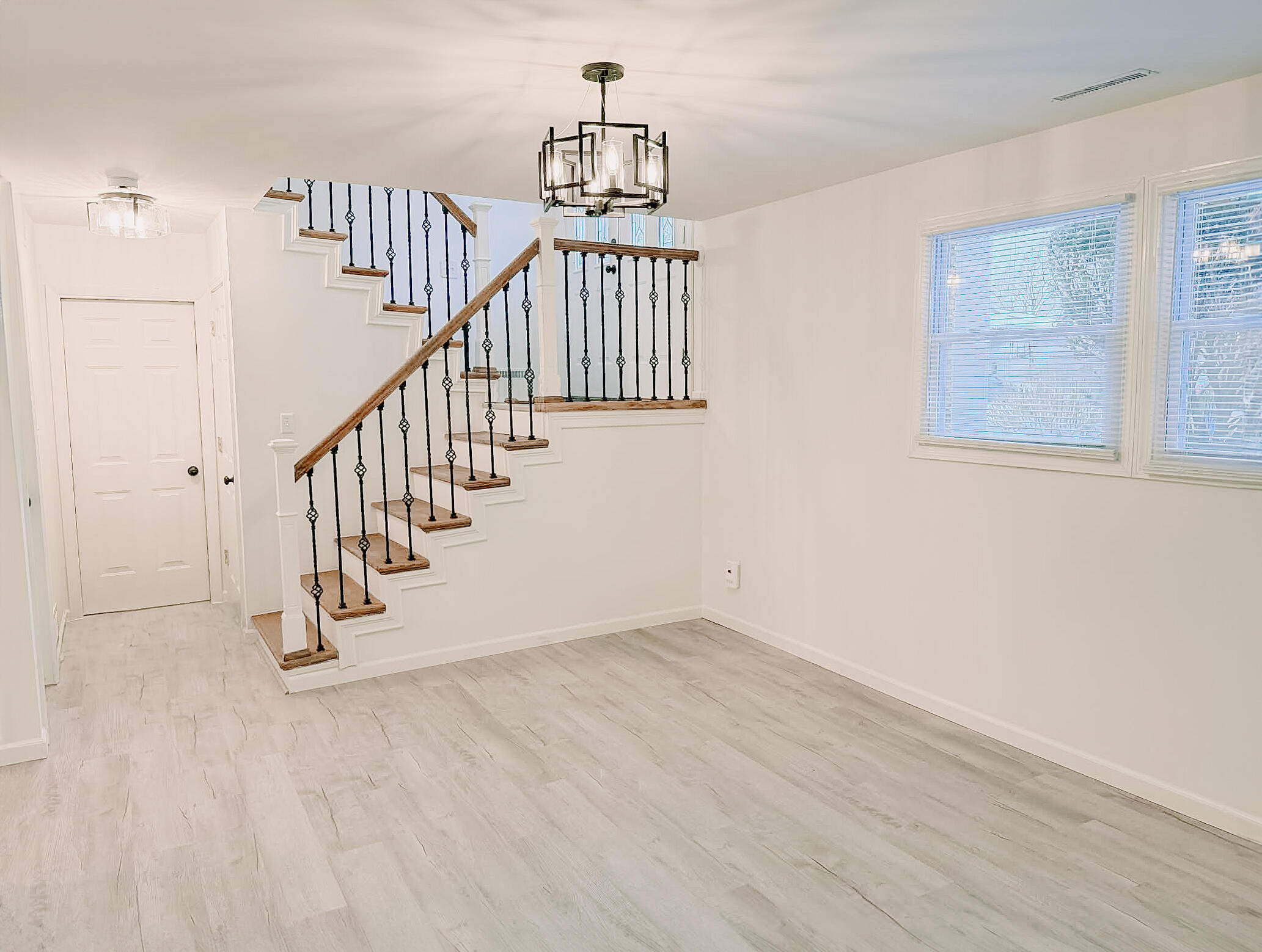 919 Seneca Drive Crown Point, IN 46307 - Photo 4 of 21 2065x1559