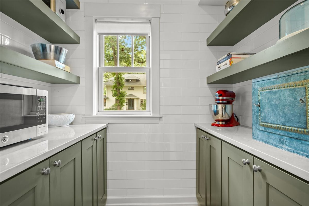 1303 Maple Avenue Wilmette, IL 60091 - Photo 11 of 33 a kitchen with a sink and a microwave