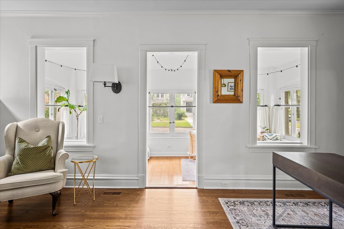 1303 Maple Avenue Wilmette, IL 60091 - Photo 15 of 33 a living room with furniture and a window