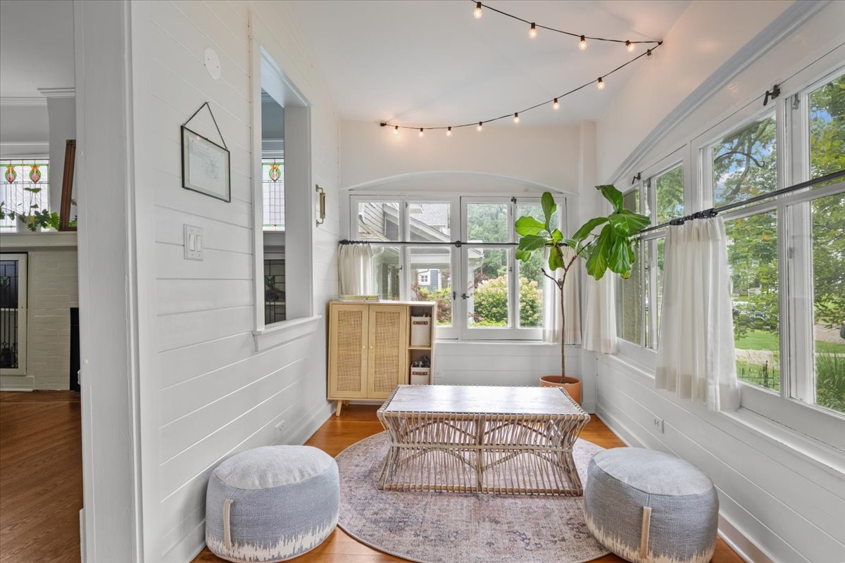 1303 Maple Avenue Wilmette, IL 60091 - Photo 16 of 33 a living room with furniture and a large window