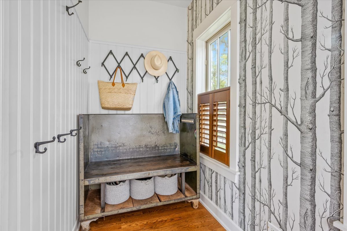 1303 Maple Avenue Wilmette, IL 60091 - Photo 19 of 33 a view of entryway