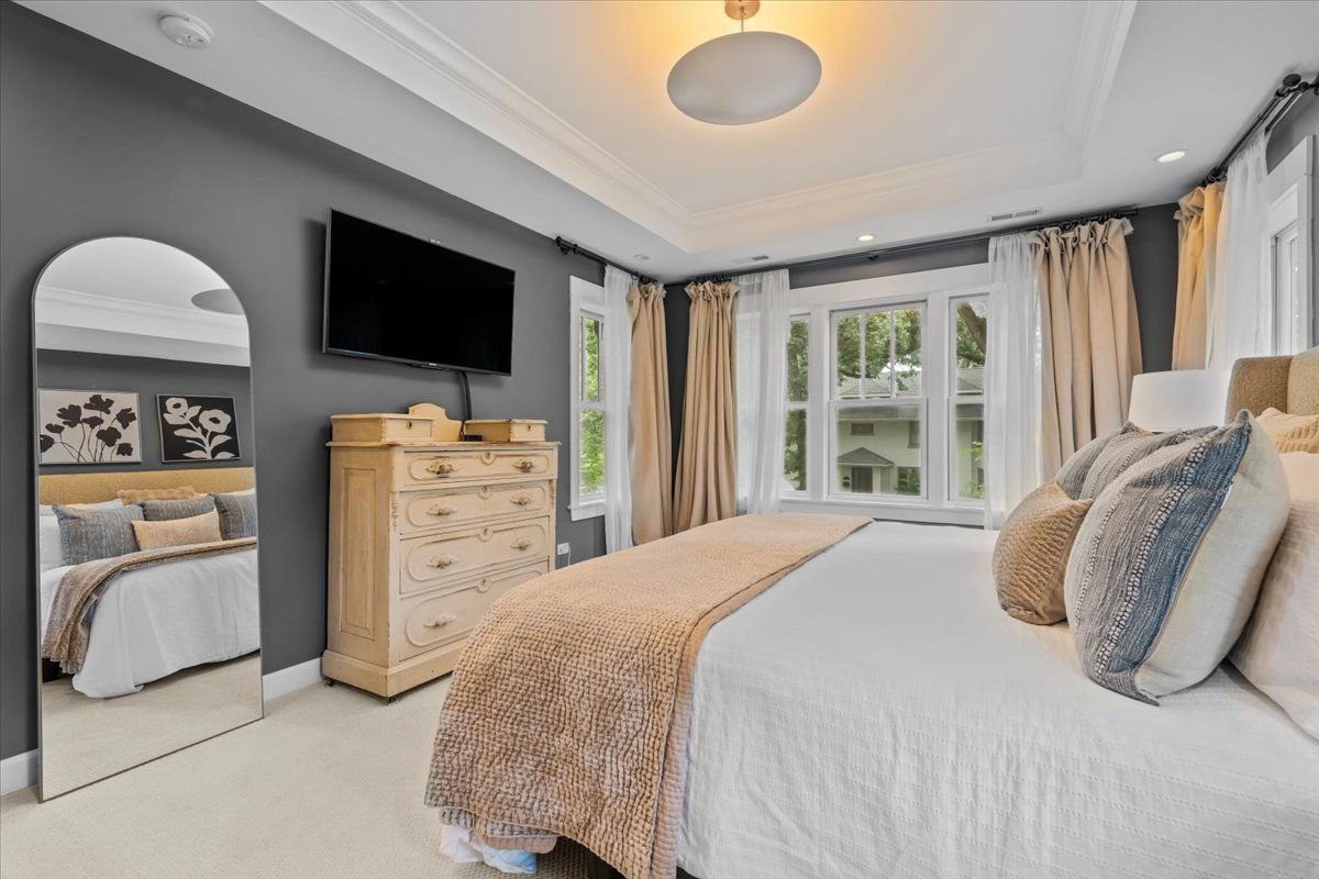 1303 Maple Avenue Wilmette, IL 60091 - Photo 21 of 33 a bedroom with a bed and a television