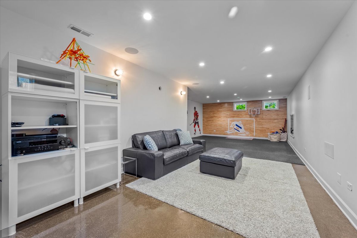 1303 Maple Avenue Wilmette, IL 60091 - Photo 29 of 33 a living room with furniture and a couch