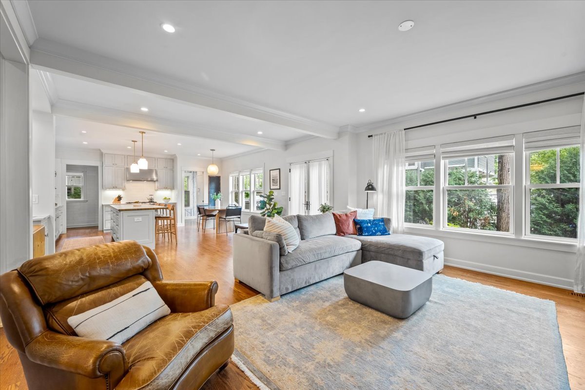 1303 Maple Avenue Wilmette, IL 60091 - Photo 3 of 33 a living room with furniture and a large window