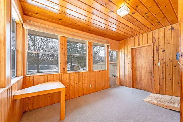 $189,900 | 1228 South Ramsey Street, Blue Earth, MN 56013