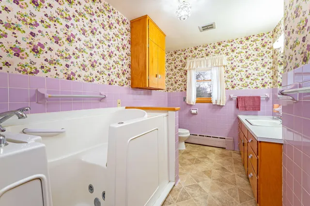 $189,900 | 1228 South Ramsey Street, Blue Earth, MN 56013