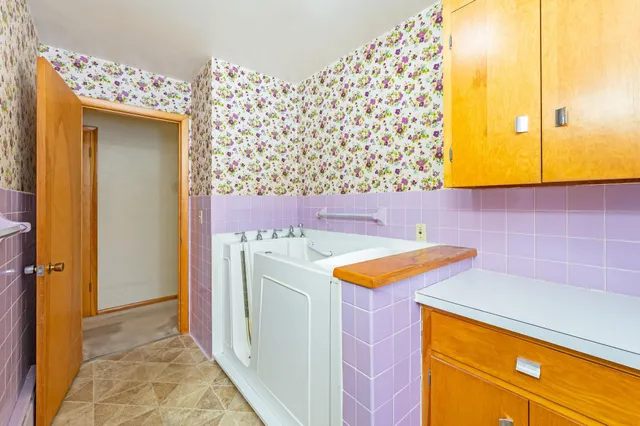 $189,900 | 1228 South Ramsey Street, Blue Earth, MN 56013