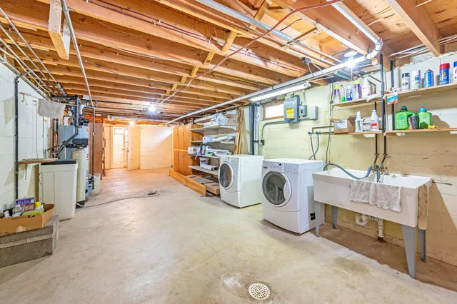 $189,900 | 1228 South Ramsey Street, Blue Earth, MN 56013