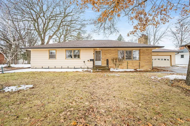 $189,900 | 1228 South Ramsey Street, Blue Earth, MN 56013