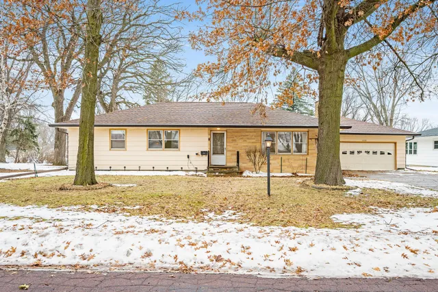 $189,900 | 1228 South Ramsey Street, Blue Earth, MN 56013