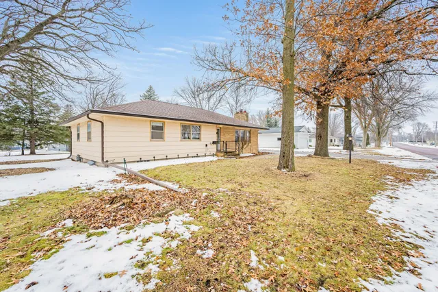 $189,900 | 1228 South Ramsey Street, Blue Earth, MN 56013