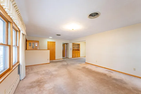 $189,900 | 1228 South Ramsey Street, Blue Earth, MN 56013