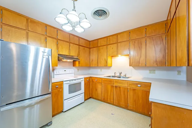 $189,900 | 1228 South Ramsey Street, Blue Earth, MN 56013