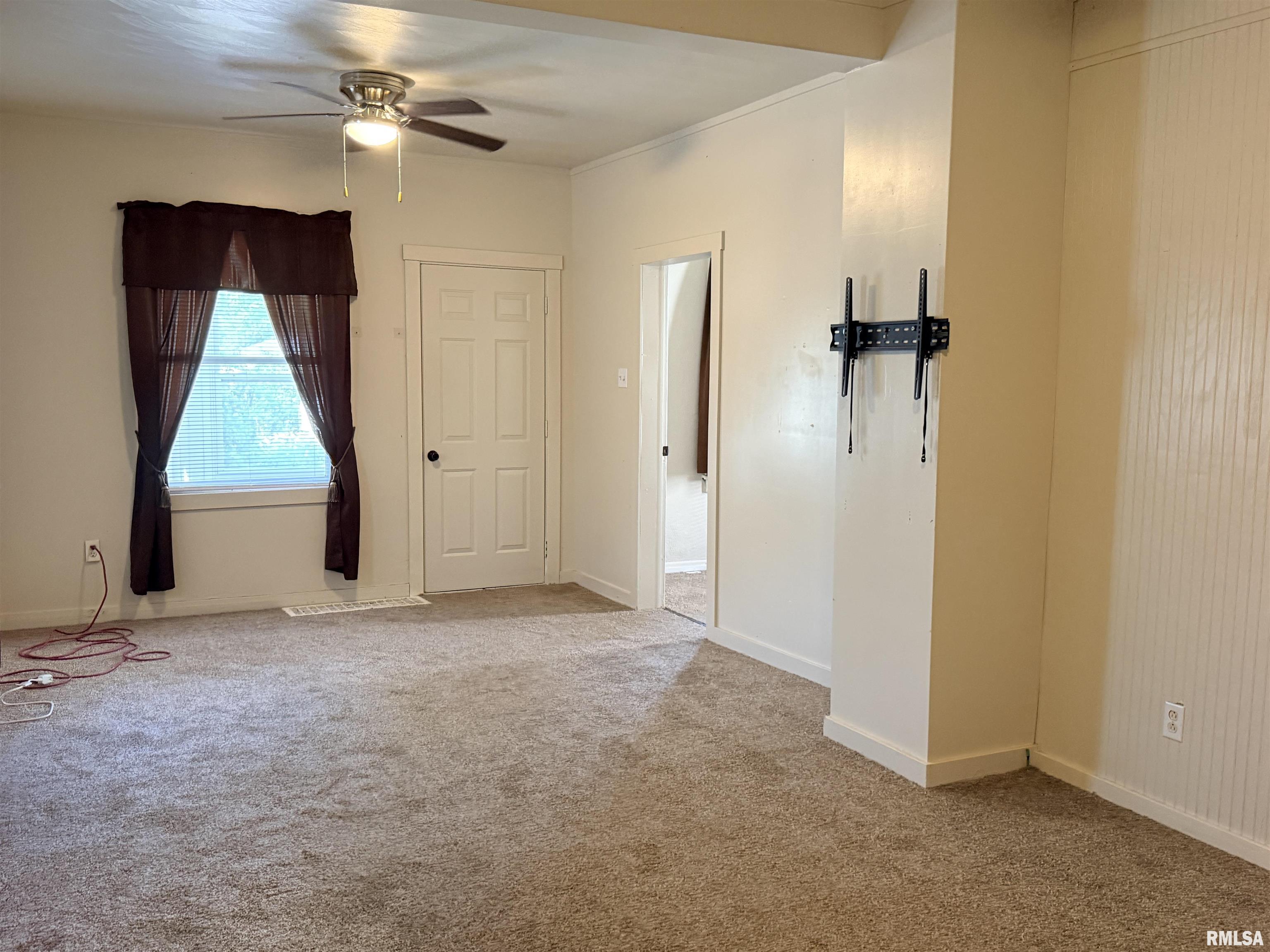 378 Fulton Place Canton, IL 61520 - Photo 7 of 18