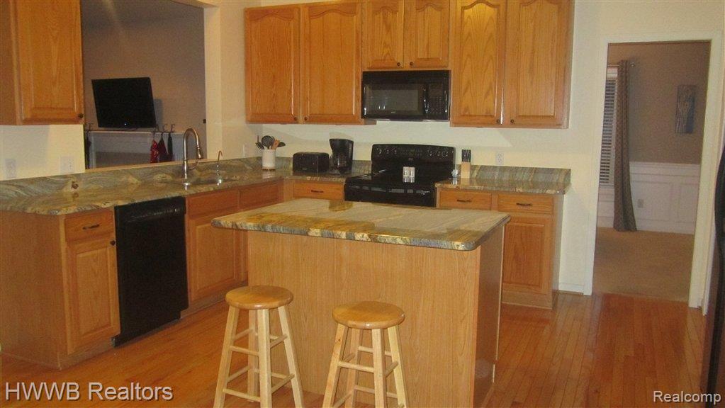 10321 Durham Road Clarkston, MI 48348 - Photo 9 of 23 Open kitchen