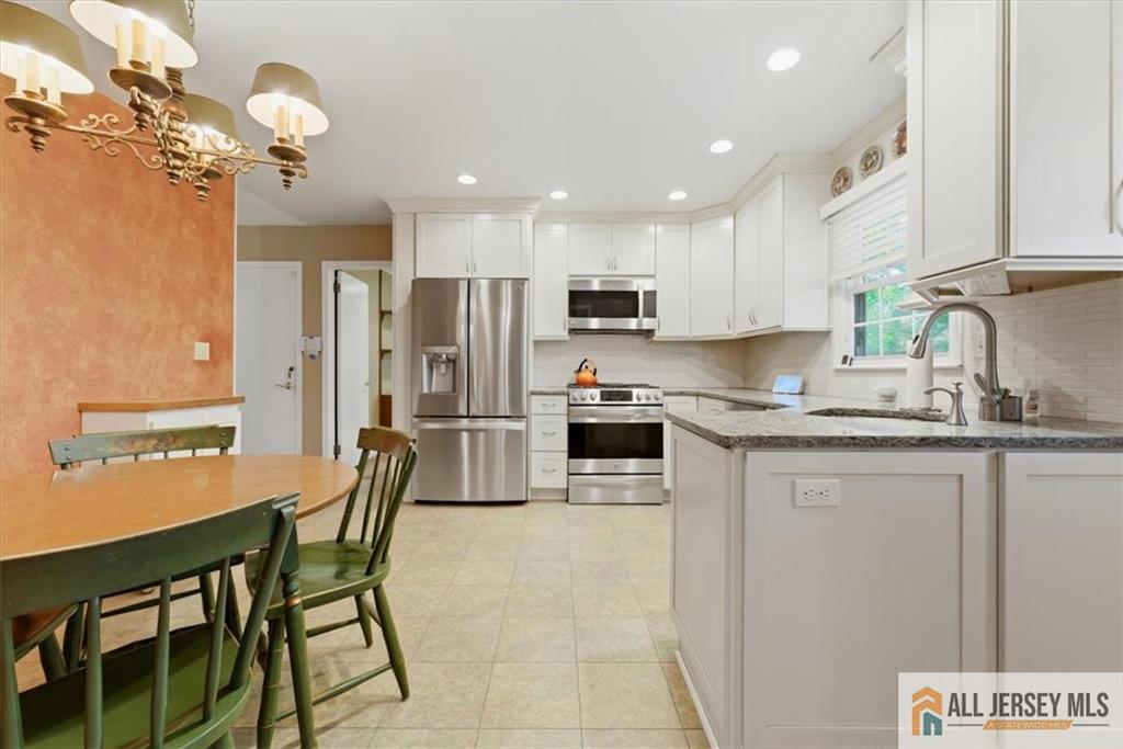 46 Lynnwood Road Edison, NJ 08820 - Photo 19 of 61