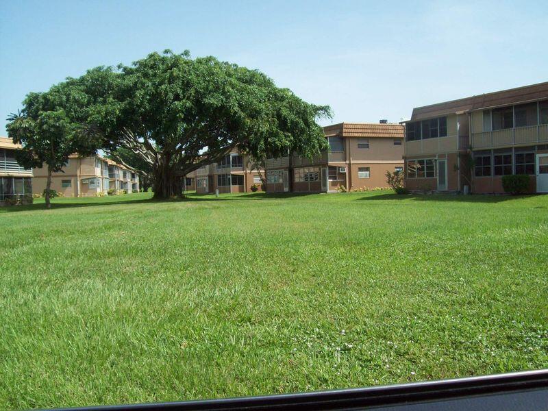 347 Flanders South, Unit H Delray Beach, FL 33484 - Photo 5 of 16 347 porch view garden
