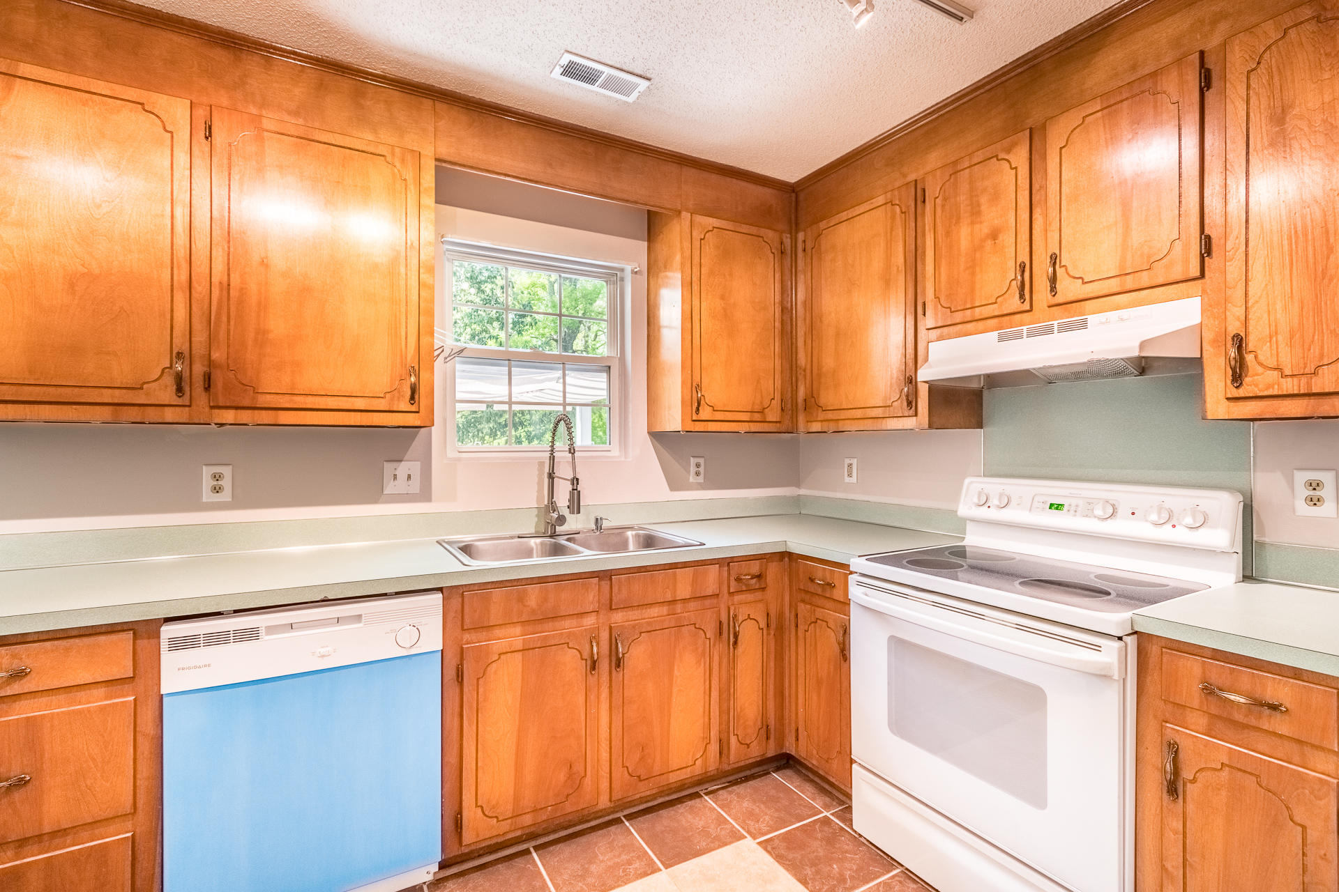 166 Two Hitch Road Goose Creek, SC 29445 - Photo 15 of 37 166TwoHitch-12