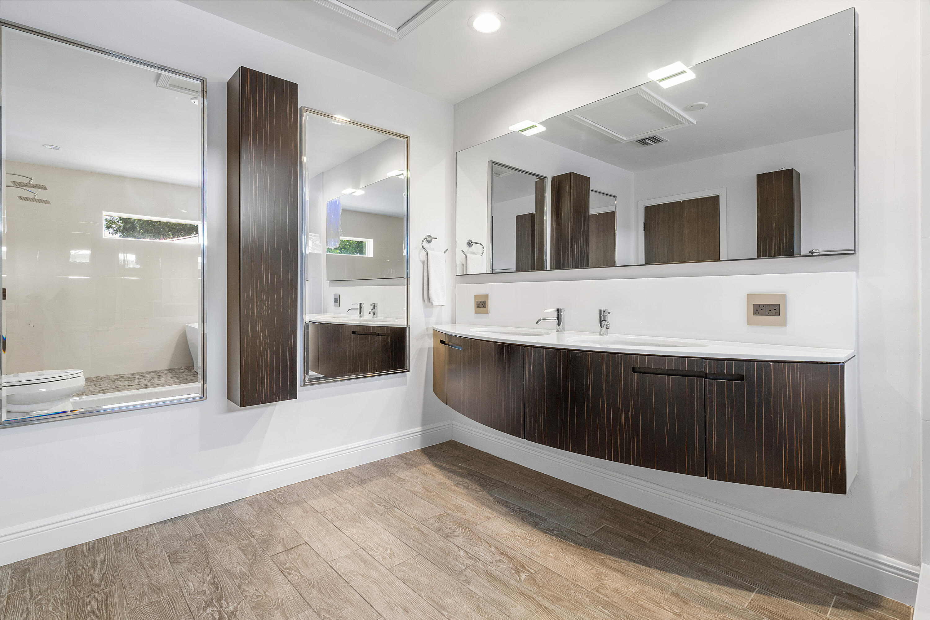 960 Southwest 18th Street Boca Raton, FL 33486 - Photo 20 of 40 a view of a bathroom with a tub shower and sink