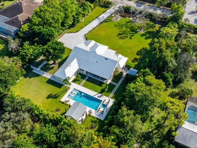 $4,350,000 | 624 Ridge Drive, Naples, FL 34108
